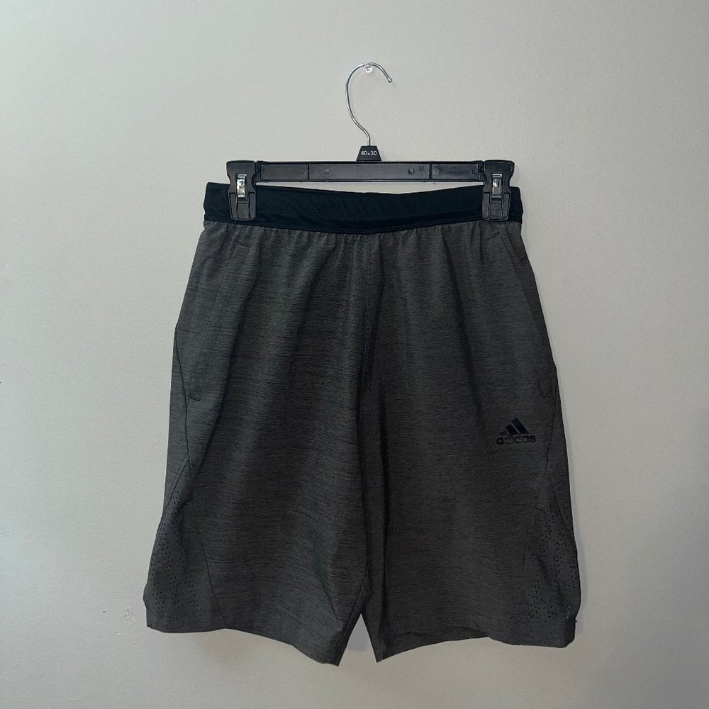 Men's Adidas 9" Shorts - Size Small